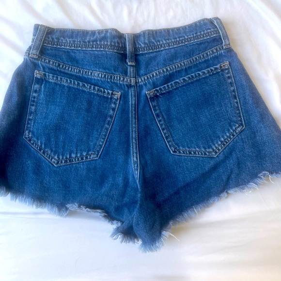 HOLLISTER ULTRA HIGH RISE RELAXED VINTAGE DENIM SHORTS - Picture 5 of 7